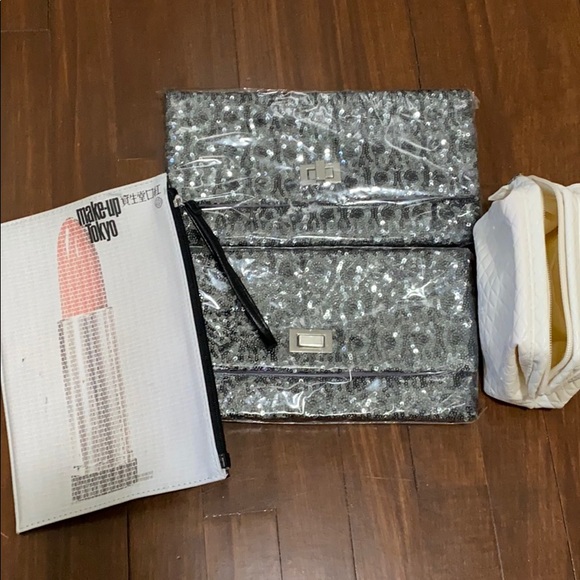 Cosmetic pouches - Picture 1 of 6